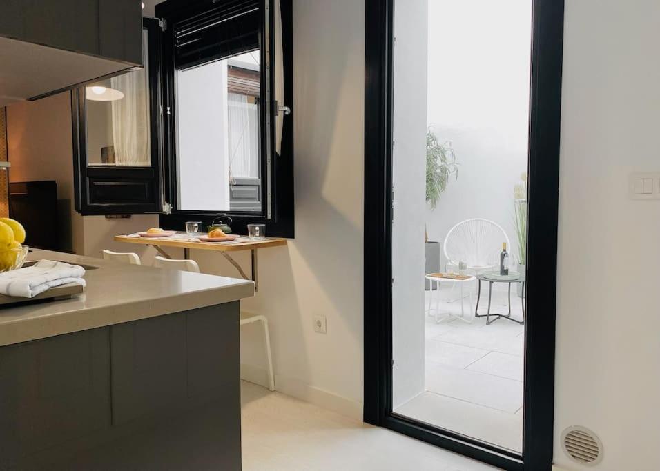 Lovely 2-Bed In Granada 1Min To Gran Via De Colon By Sharingco المظهر الخارجي الصورة