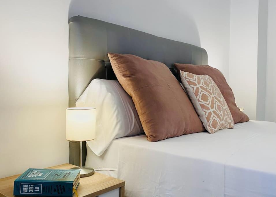 Lovely 2-Bed In Granada 1Min To Gran Via De Colon By Sharingco المظهر الخارجي الصورة