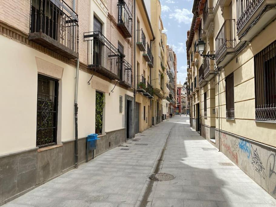 Lovely 2-Bed In Granada 1Min To Gran Via De Colon By Sharingco المظهر الخارجي الصورة