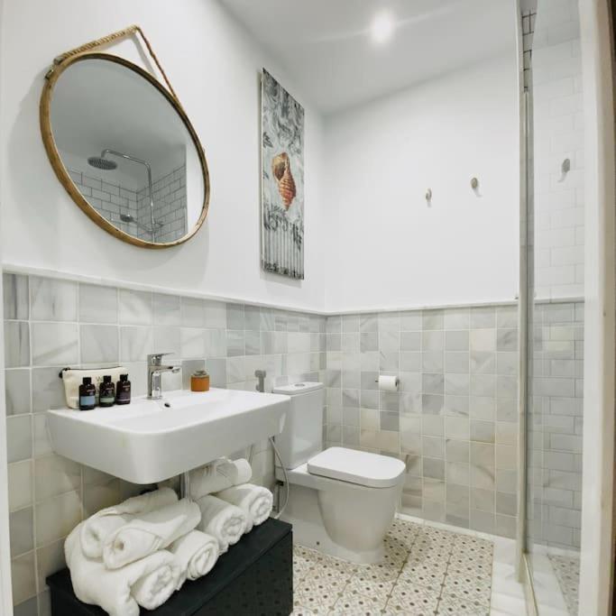 Lovely 2-Bed In Granada 1Min To Gran Via De Colon By Sharingco المظهر الخارجي الصورة