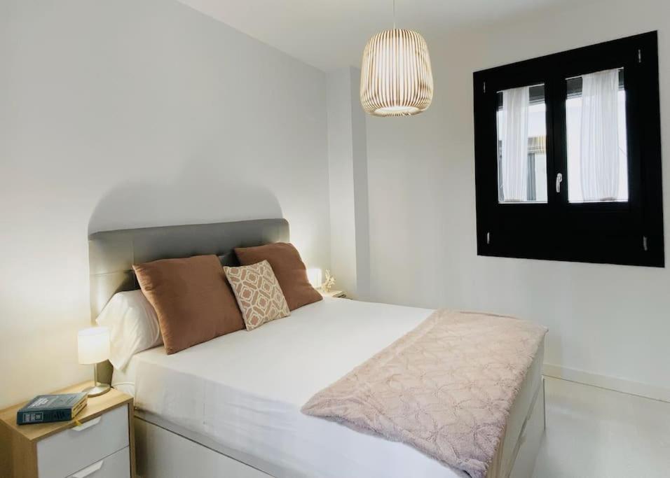 Lovely 2-Bed In Granada 1Min To Gran Via De Colon By Sharingco المظهر الخارجي الصورة